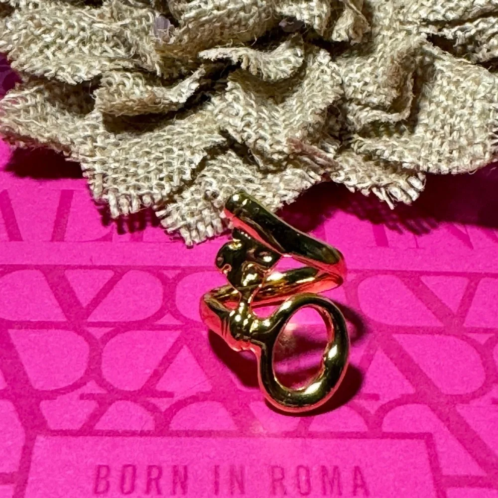 Uno de 50 “Now you See” Ring